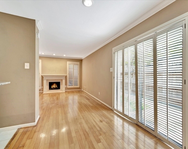 1601 S Shepherd Drive - Photo Thumbnail 10
