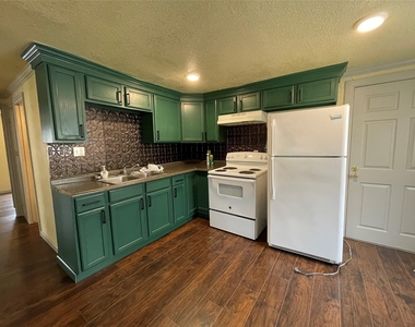 609 N Avenue D - Photo Thumbnail 4