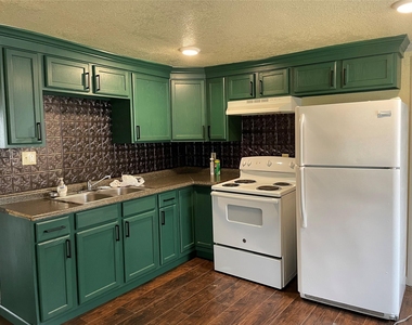 609 N Avenue D - Photo Thumbnail 3