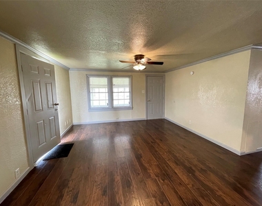 609 N Avenue D - Photo Thumbnail 1