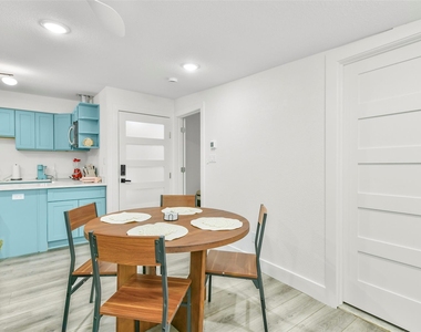 7103 Long Point Road - Photo Thumbnail 5