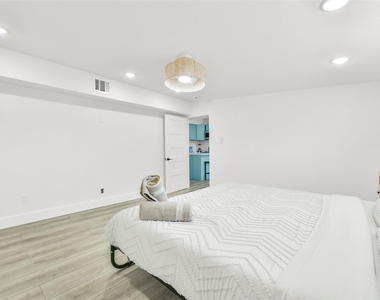 7103 Long Point Road - Photo Thumbnail 9
