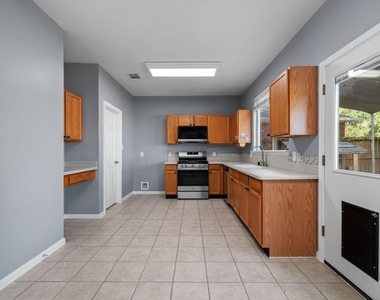 8802 Ancient Willow Drive - Photo Thumbnail 6