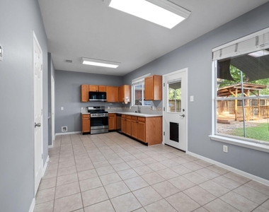 8802 Ancient Willow Drive - Photo Thumbnail 7