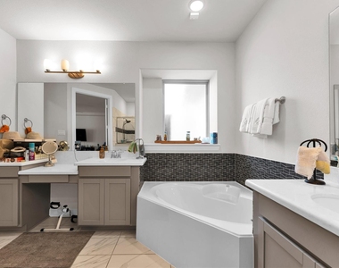 13330 Arbor Villa Lane - Photo Thumbnail 28