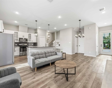 6713 Parker Grove Lane - Photo Thumbnail 11