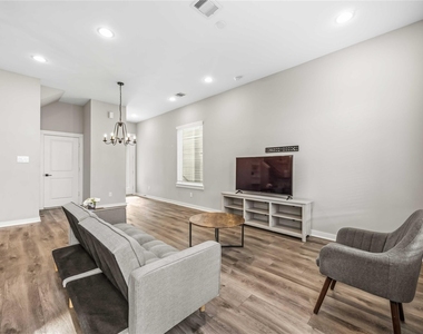 6713 Parker Grove Lane - Photo Thumbnail 10