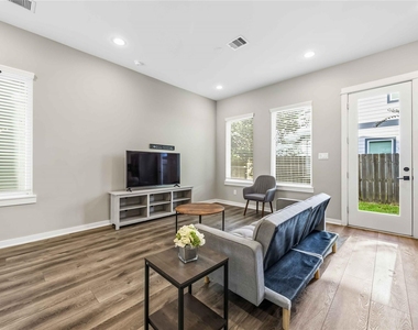 6713 Parker Grove Lane - Photo Thumbnail 9