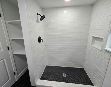 105 E 32nd Street - Photo Thumbnail 6