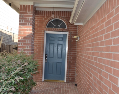 19354 Caledonia Drive - Photo Thumbnail 2