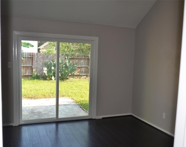 19354 Caledonia Drive - Photo Thumbnail 7