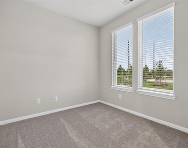 6427 Prospect Oaks Parkway - Photo Thumbnail 13