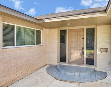 8802 Tanager Street - Photo Thumbnail 4