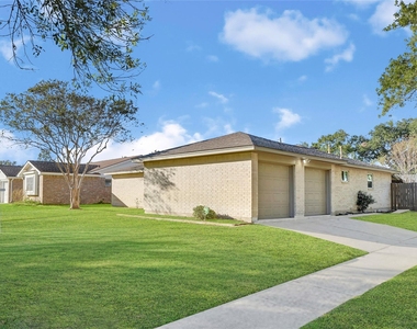 8802 Tanager Street - Photo Thumbnail 2