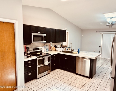 219 Wilton Avenue Sw - Photo Thumbnail 3