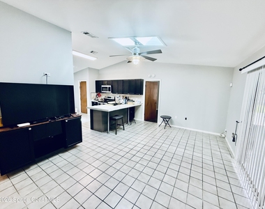 219 Wilton Avenue Sw - Photo Thumbnail 5