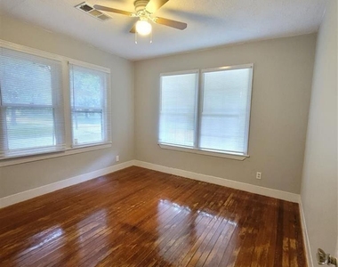 522 Aron Street - Photo Thumbnail 2