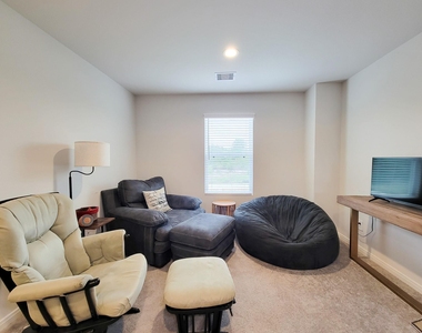 111 Avalon Drive - Photo Thumbnail 13
