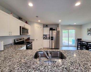 111 Avalon Drive - Photo Thumbnail 8