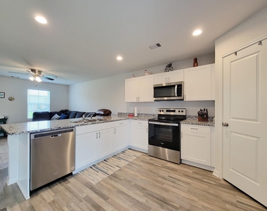 111 Avalon Drive - Photo Thumbnail 7