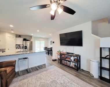 111 Avalon Drive - Photo Thumbnail 5
