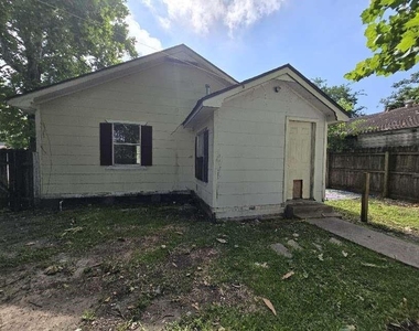 200 S Magnolia Street - Photo Thumbnail 10