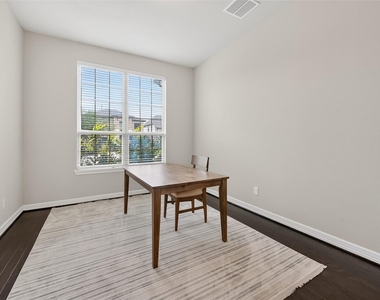4018 Martin Ridge Drive - Photo Thumbnail 3