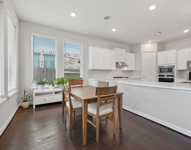 4018 Martin Ridge Drive - Photo Thumbnail 15
