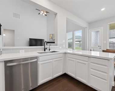 4018 Martin Ridge Drive - Photo Thumbnail 10