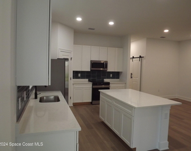 2277 Highland Avenue - Photo Thumbnail 4