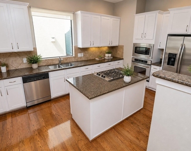 5108 Lillian Street - Photo Thumbnail 11