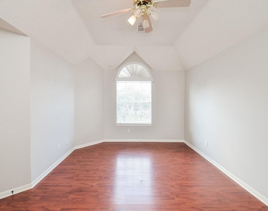 4802 Sunshine Drive - Photo Thumbnail 9
