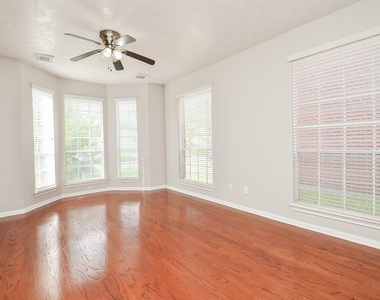 4802 Sunshine Drive - Photo Thumbnail 5