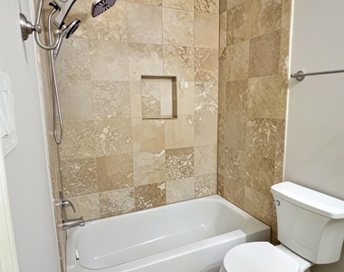 305 Oak Creek Court - Photo Thumbnail 20