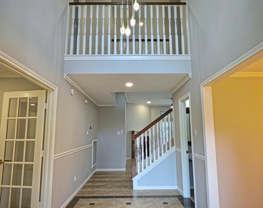 305 Oak Creek Court - Photo Thumbnail 2