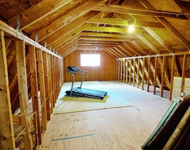 305 Oak Creek Court - Photo Thumbnail 26