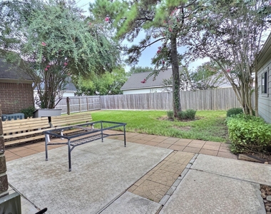 305 Oak Creek Court - Photo Thumbnail 23