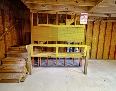 305 Oak Creek Court - Photo Thumbnail 27