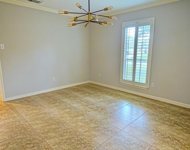 305 Oak Creek Court - Photo Thumbnail 6