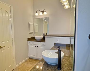 305 Oak Creek Court - Photo Thumbnail 15