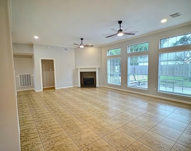 305 Oak Creek Court - Photo Thumbnail 7