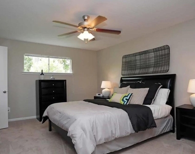 2338 West 18th Street - Photo Thumbnail 4