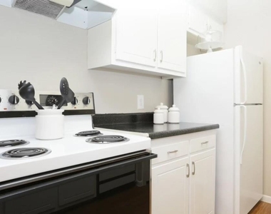 2338 West 18th Street - Photo Thumbnail 2