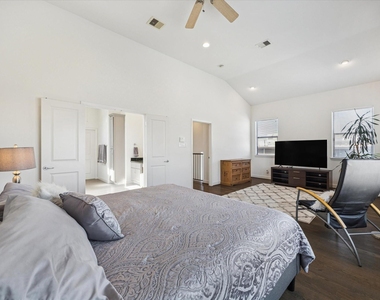 902 Roy Street - Photo Thumbnail 2