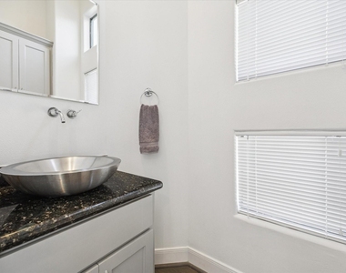 902 Roy Street - Photo Thumbnail 15