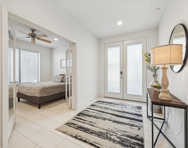 902 Roy Street - Photo Thumbnail 7