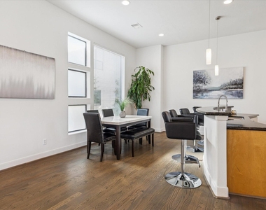 902 Roy Street - Photo Thumbnail 10