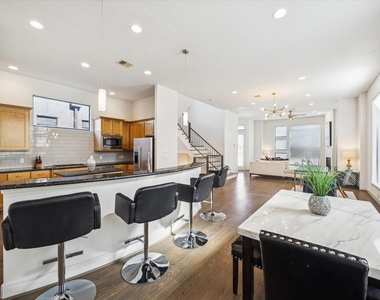 902 Roy Street - Photo Thumbnail 1