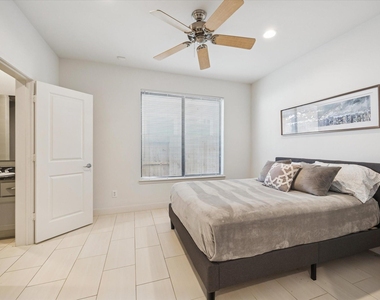 902 Roy Street - Photo Thumbnail 8