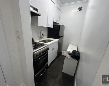 West 73rd Street - Photo Thumbnail 3